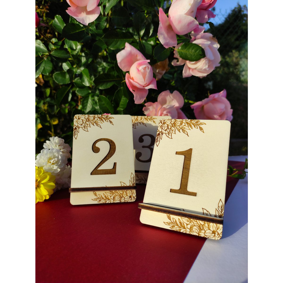 Segni di numero di tavolo in legno con design floreale, decorazione per feste di nozze, set indicatore