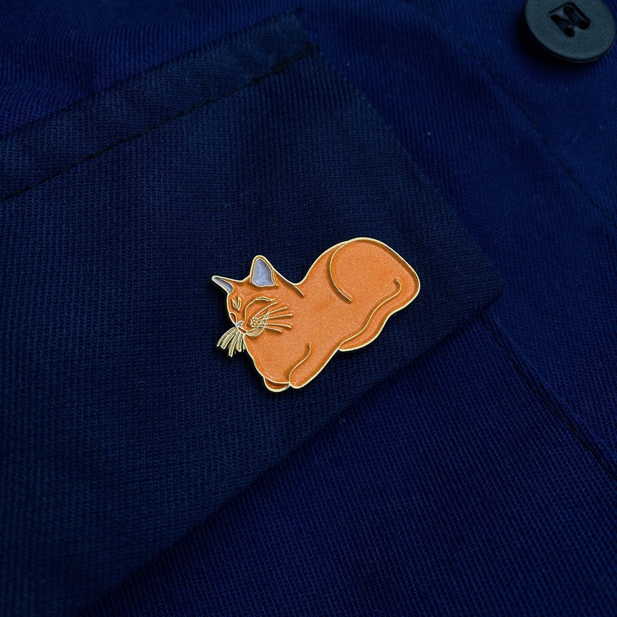 Enamel Pin "Cat Loaf"