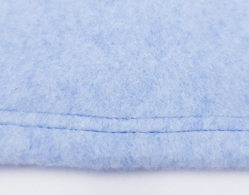 Coperta per cani sostenibile realizzata con materiali naturali