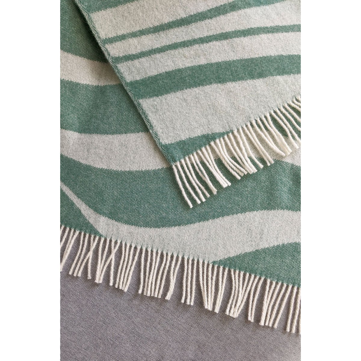 Wool blanket / cuddly blanket bold greenstone