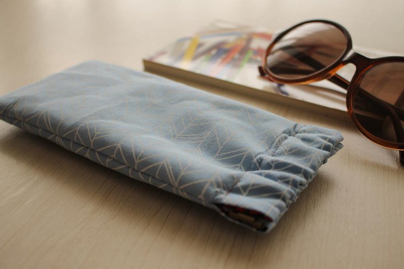Custodia per occhiali Edna blu chevron