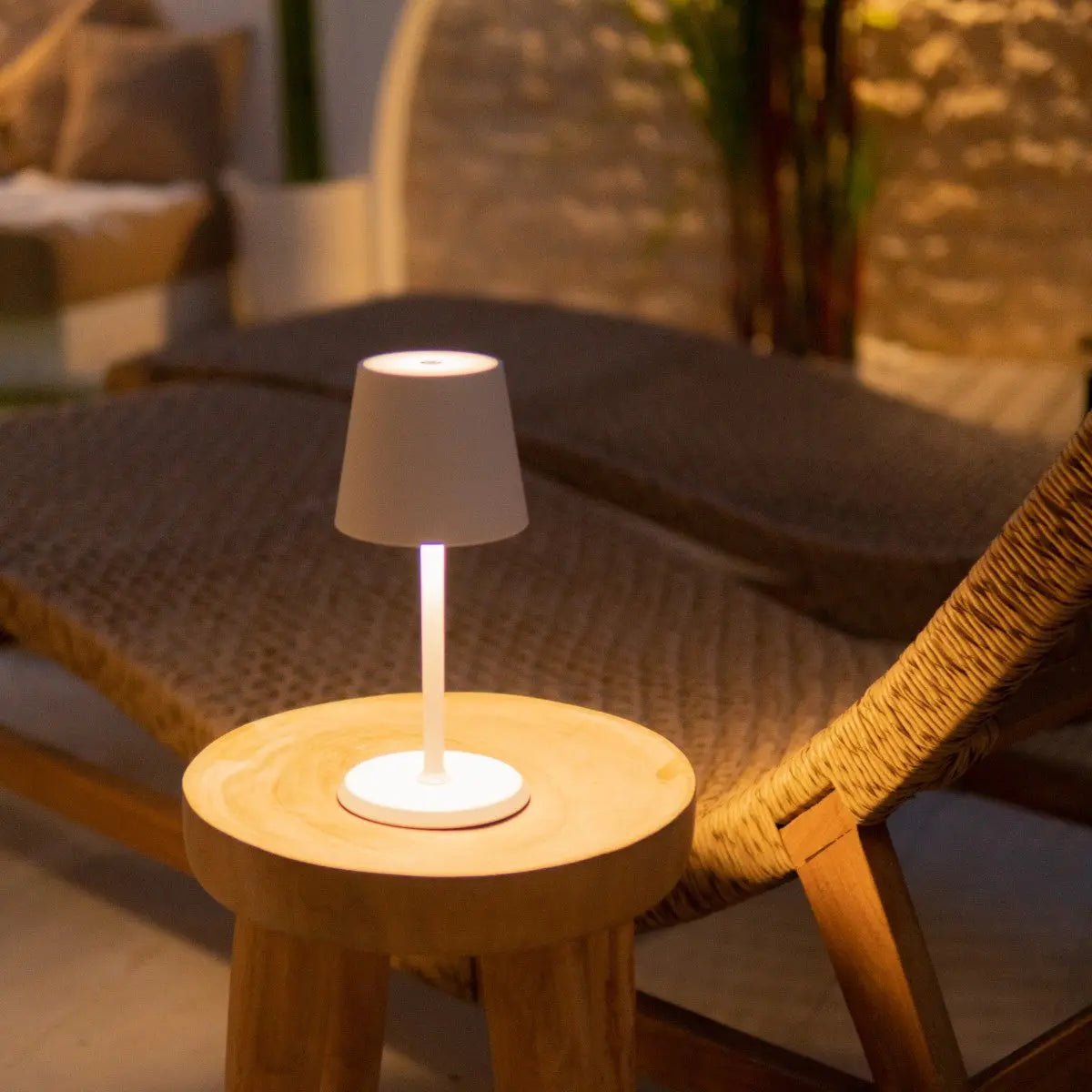 Lampe de table rechargeable James White