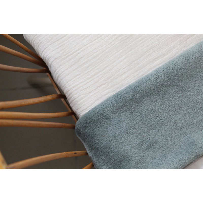 Crib blanket propeller- teddy light green