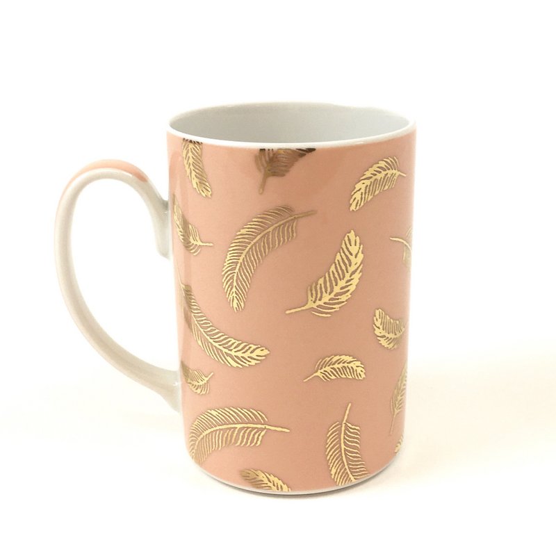 Taza Rosa Empolvado con Plumas Doradas