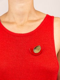 Large brooch in brass and lacquer