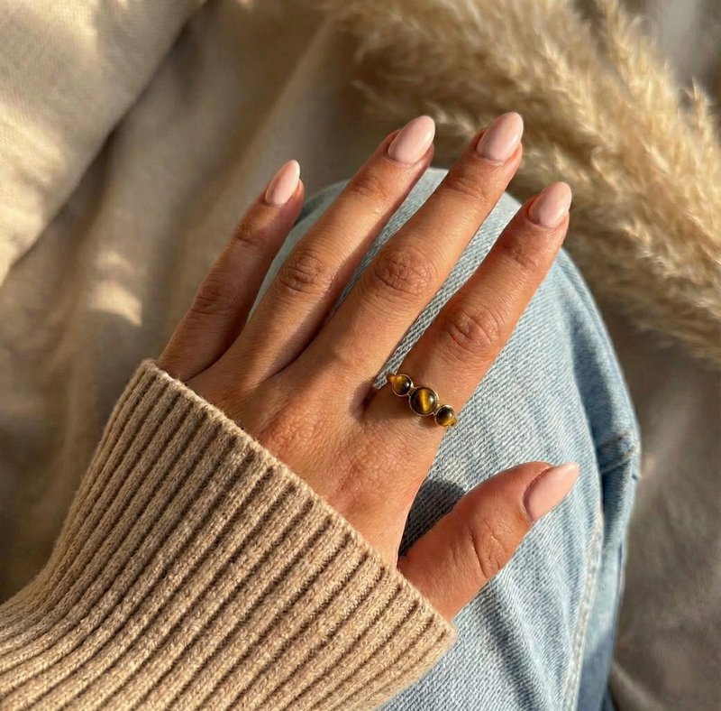 Orion – Justerbar Statement Ring med Tiger Eye – Guldfarvet