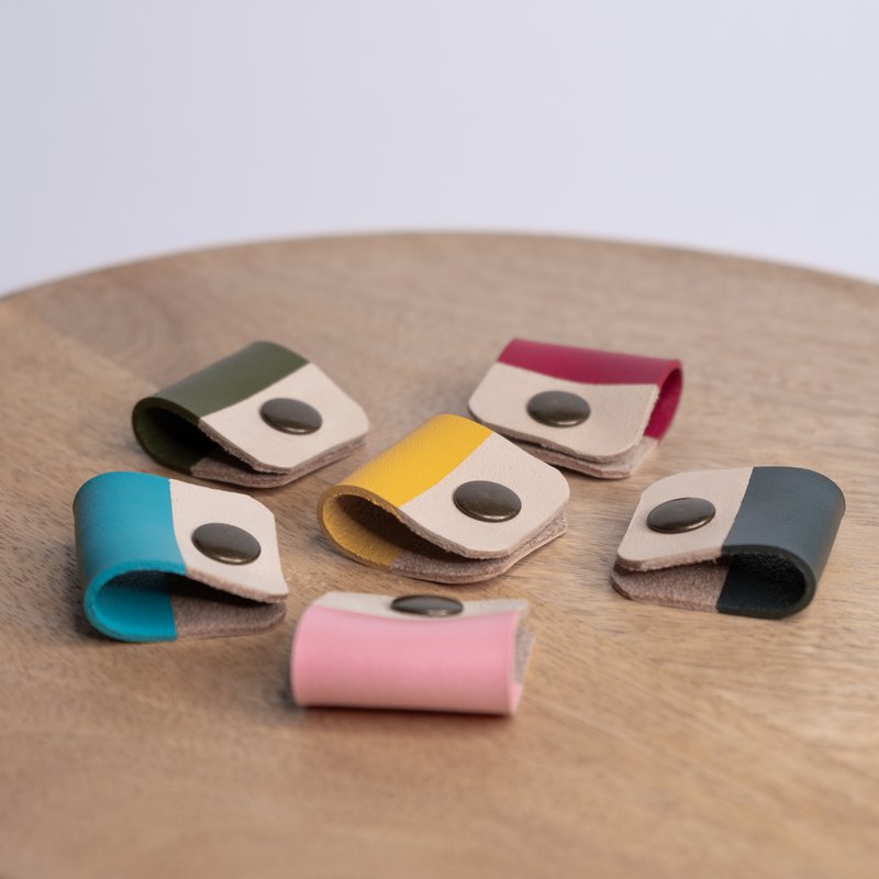 Håndmalet læder ledning wrap, Farverig kabel organizer til rejsende, Cord keeper rejsegave