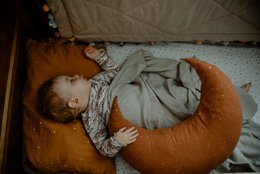 Cuscino da allattamento in mussola organica con cerniera | Cuscino per allattamento | Supporto per la pancia|Elementi essenziali per il neonato|Decorazione per la cameretta|Regalo per il baby shower, pois dorati I Pompon artigianale