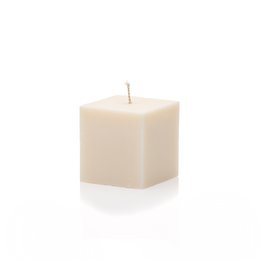 Small, square-shaped scented candle with a warm, earthy oud fragrance.
