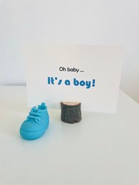 Scarpa da bambino con candela versata a mano