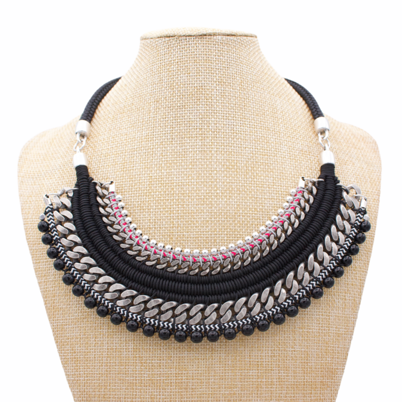 Collana con pettorina intrecciata nera GUAINÍA