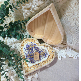 Confezione regalo cuore Grande cuore con fiori selvatici