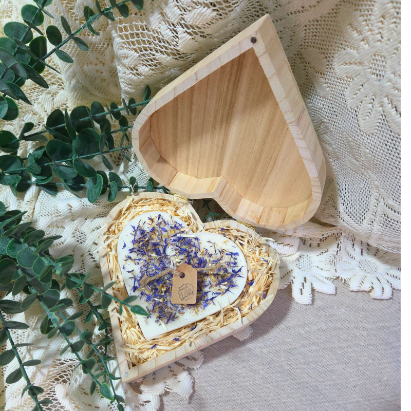 Confezione regalo cuore Grande cuore con fiori selvatici