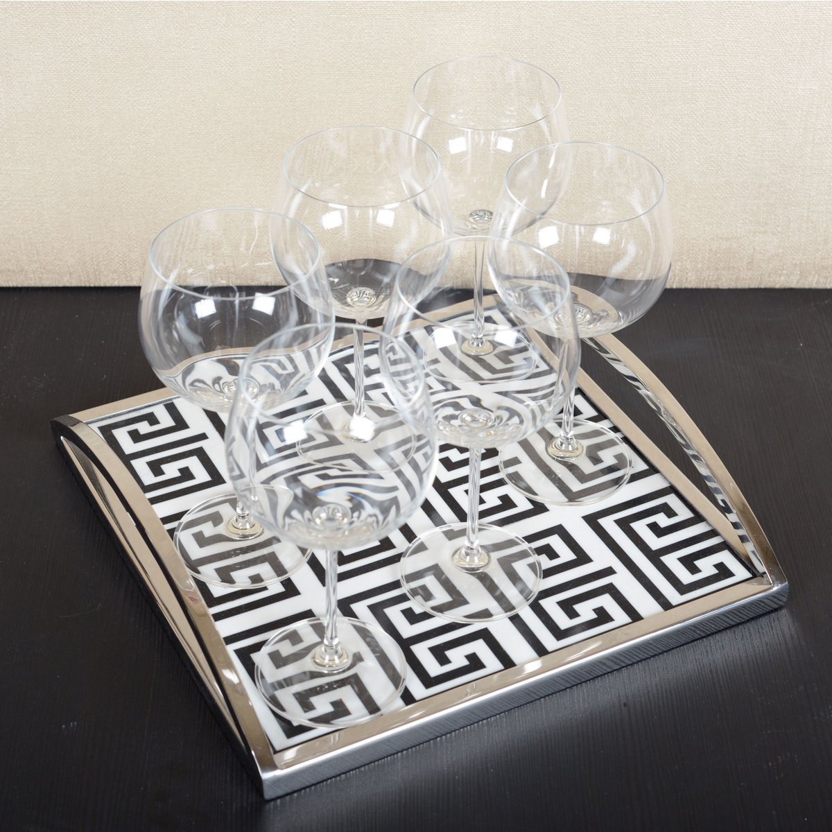 BLACK AND WHITE RECTANGULAR TRAY 30X30X6CM