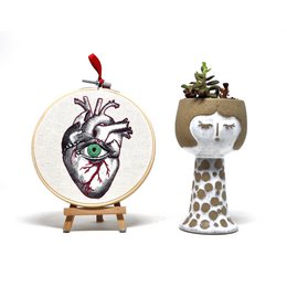 Handmade Embroidery Hoop Wall Art - Anatomical Heart- Textile Wall Decoration 15cm - Valentine's Day Gift