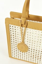 MUSTARD CHAÎSE CARRÉ HANDBAG