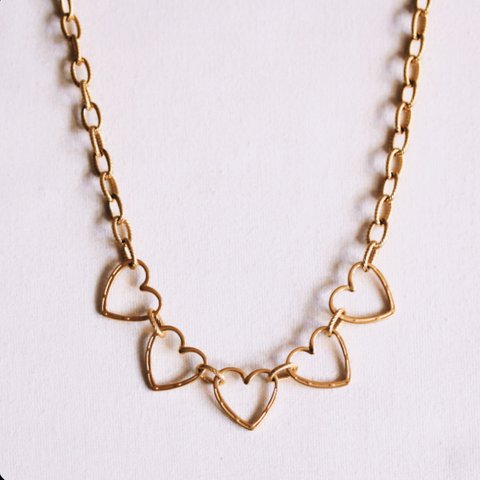 Chunky chain necklace with linked hearts