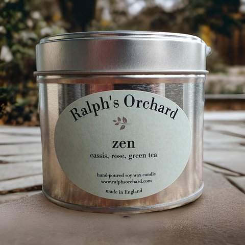Zen-Duftkerze aus natürlichem Wachs (Cassis, Rose und grüner Tee).