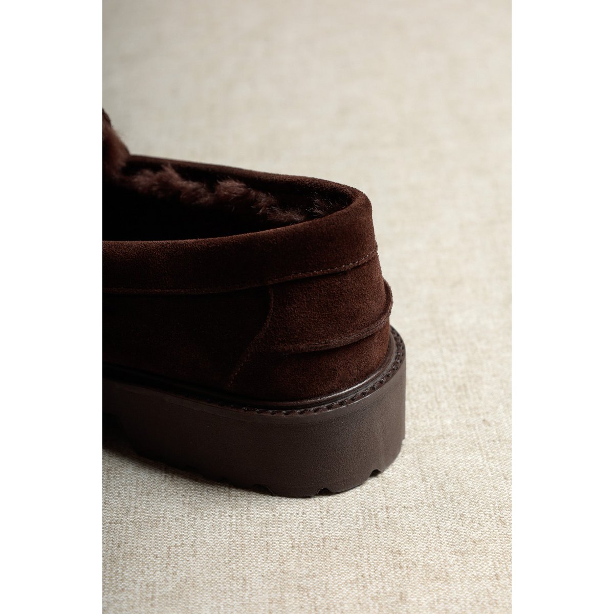 ISIDRO CHOCOLATE – Wildleder-Loafer mit Kunstpelzfutter