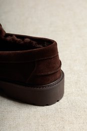 ISIDRO CHOCOLATE – Wildleder-Loafer mit Kunstpelzfutter