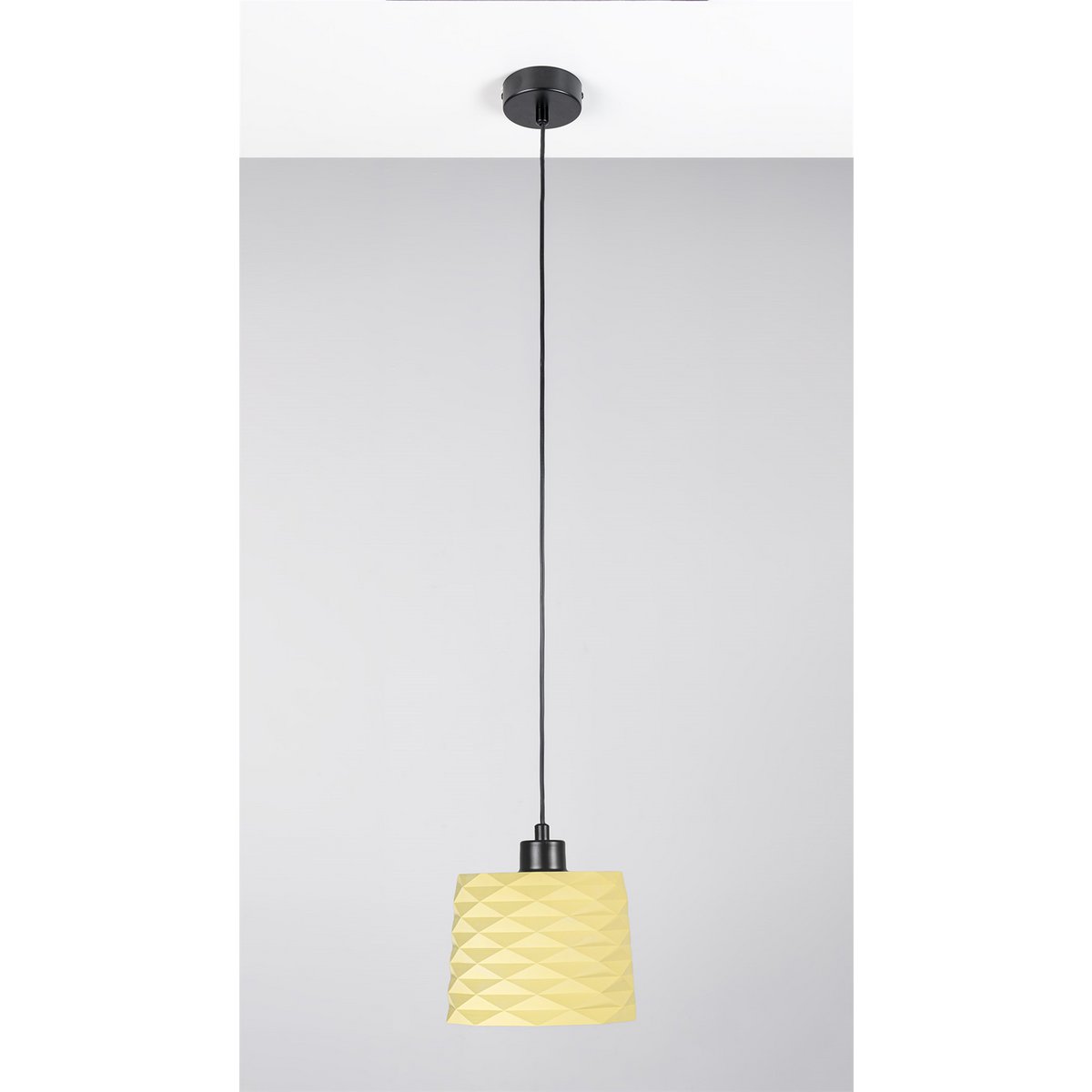 Pendelleuchte aus Beton in gelber Farbe