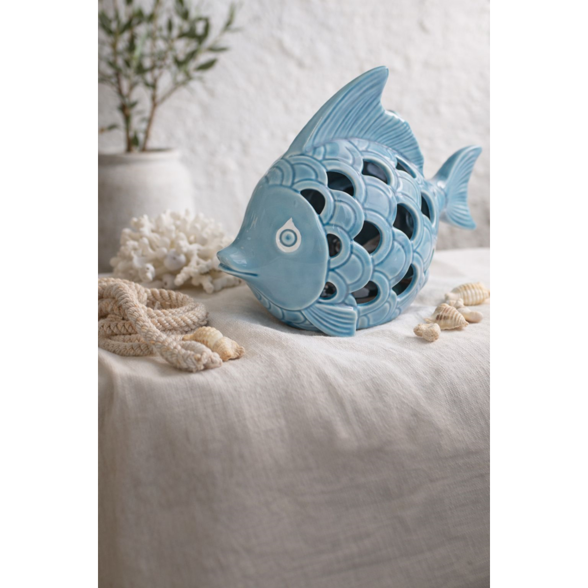 Pez decorativo luminoso en cerámica azul. Altura 20 cm