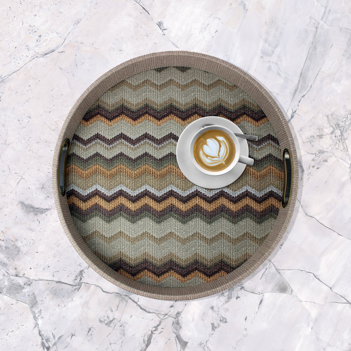 Rond bruin dienblad met zigzagpatroon met messing handgrepen