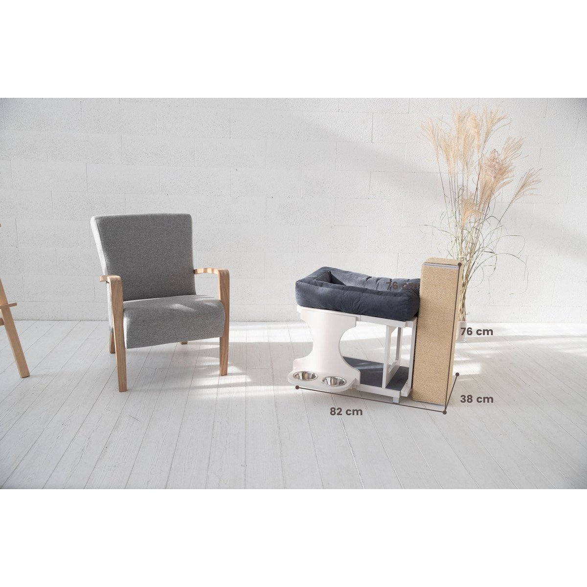 ALKSNIS – one level Cat house with feeding spot included