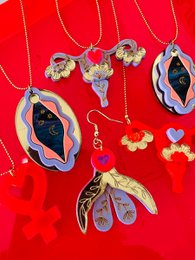 Uterus black necklace
