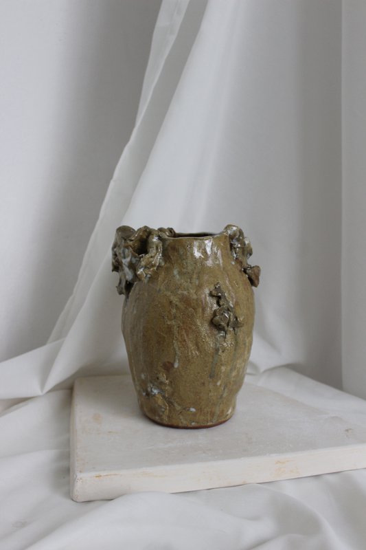 Vase en céramique vert rustique unique fait à la main