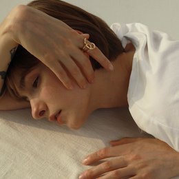 Bague croisée à design fluide géométrique