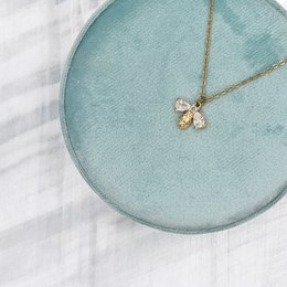 Nectar Gold – Bienenhalskette mit goldenen Zirkonen