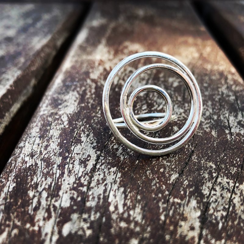 "Three faces of the moon" ring in silver