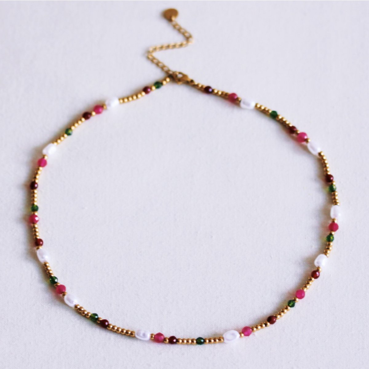 Kralenketting met parels en facetten - groen/fuchsia/rood