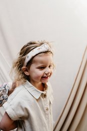 MEES & MEG x Estudio Frommie | Diadema con nudo – Flor de Primavera