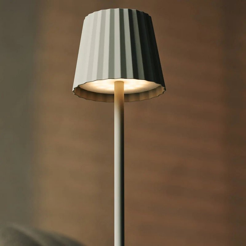 Maya Shadow Grey Ribbed Bordlampe
