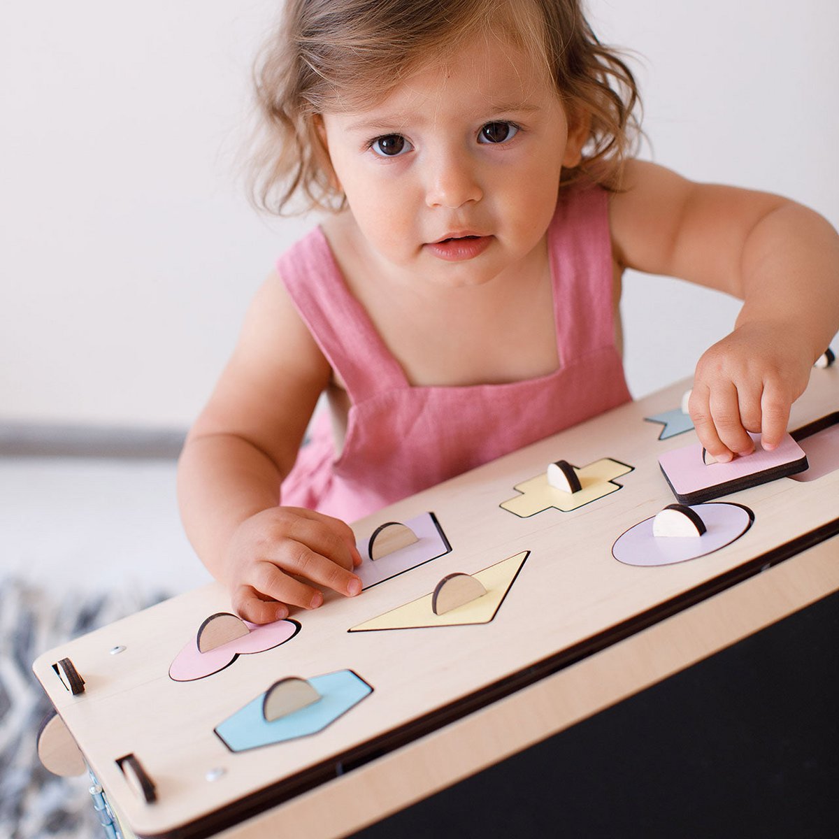 Casita sensorial BusyBoard Natura Pastel - edición limitada