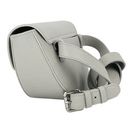 RB1027BO | Bolso bandolera redondeado para mujer en piel auténtica Made in Italy. Bandolera de piel extraíble y ajustable. Accesorios Níquel Pulido - Color Hielo - Dimensiones: 25 x 15 x 9 cm