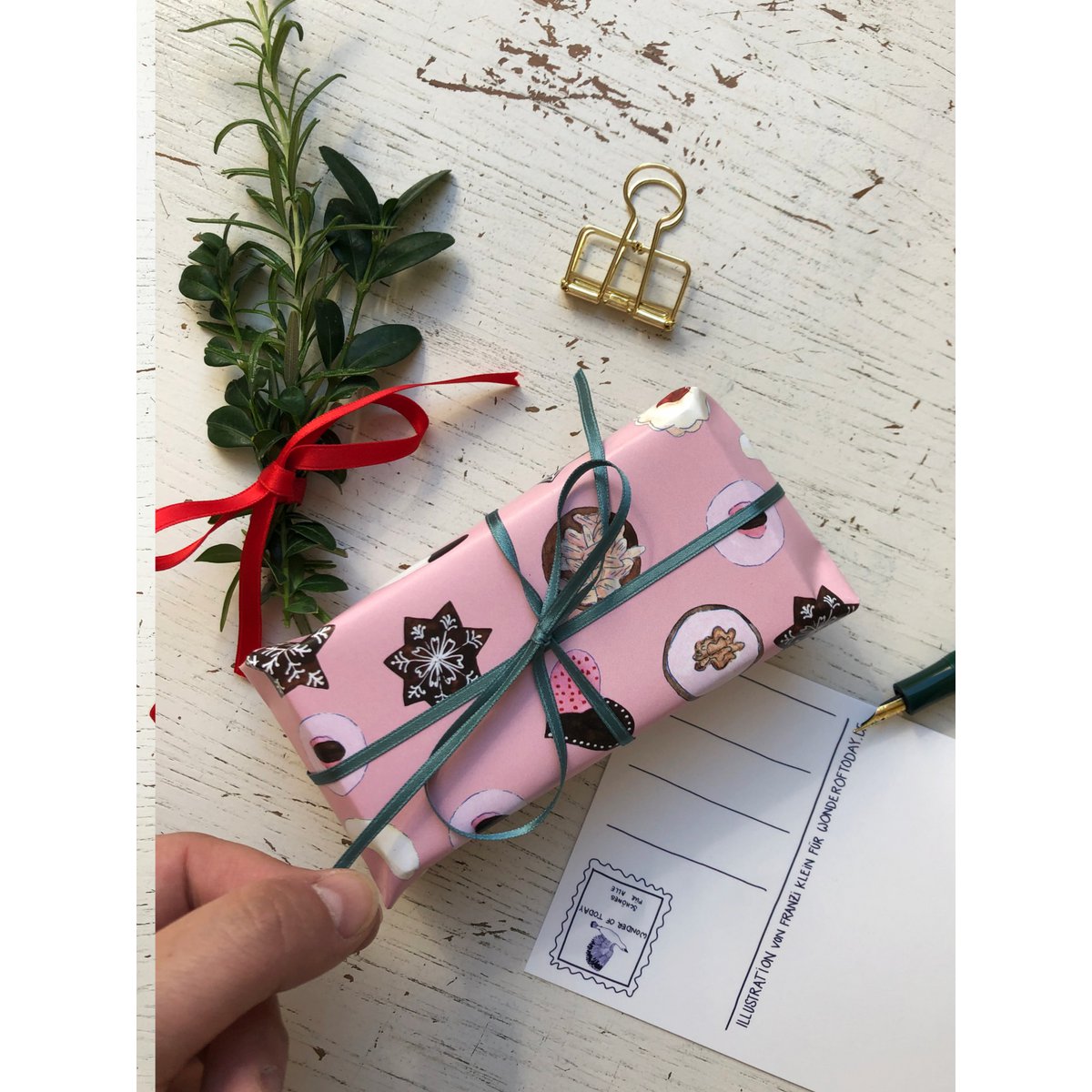 Wrapping paper cookies pink