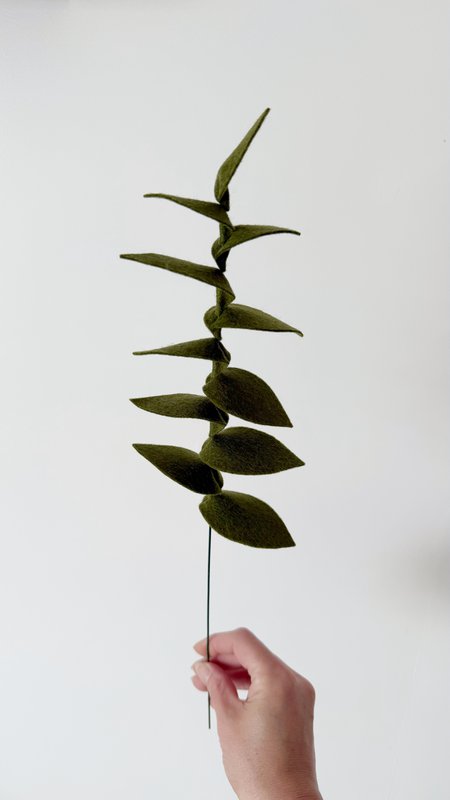 Følte blomstergrøntsagergren mørkegrøn