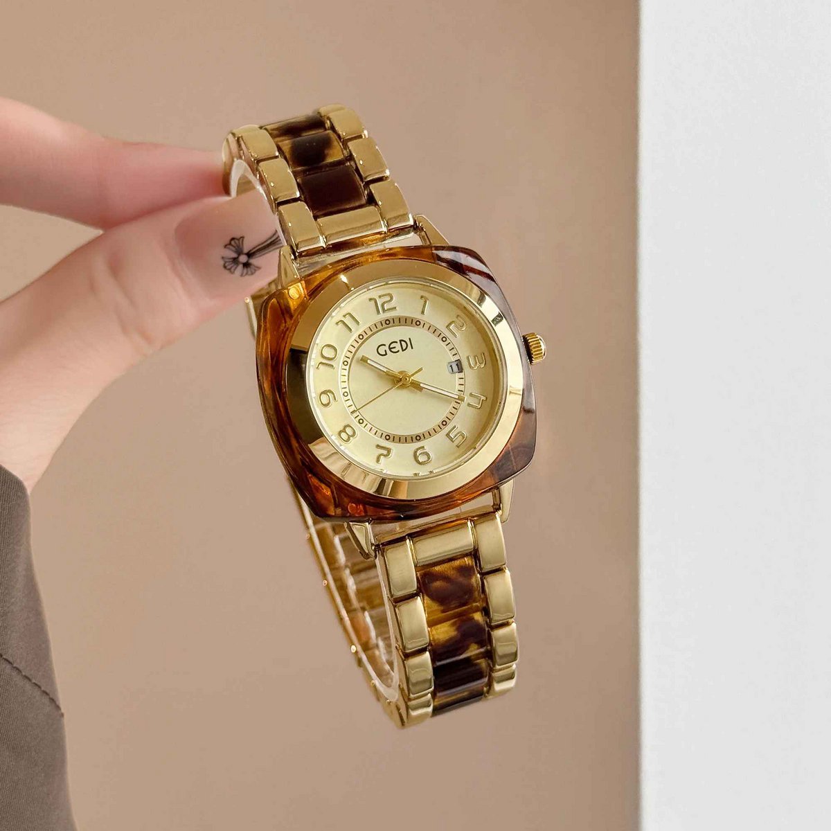 Mindu - Square Statement Retro Women's Watch