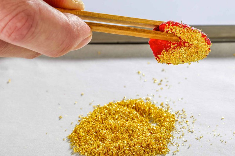 125 mg de poudre d'or comestible 23 carats, salière