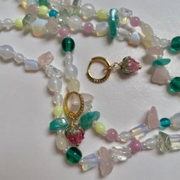 Boucles d'oreilles pendantes fleurs en verre mini créoles plaqué or