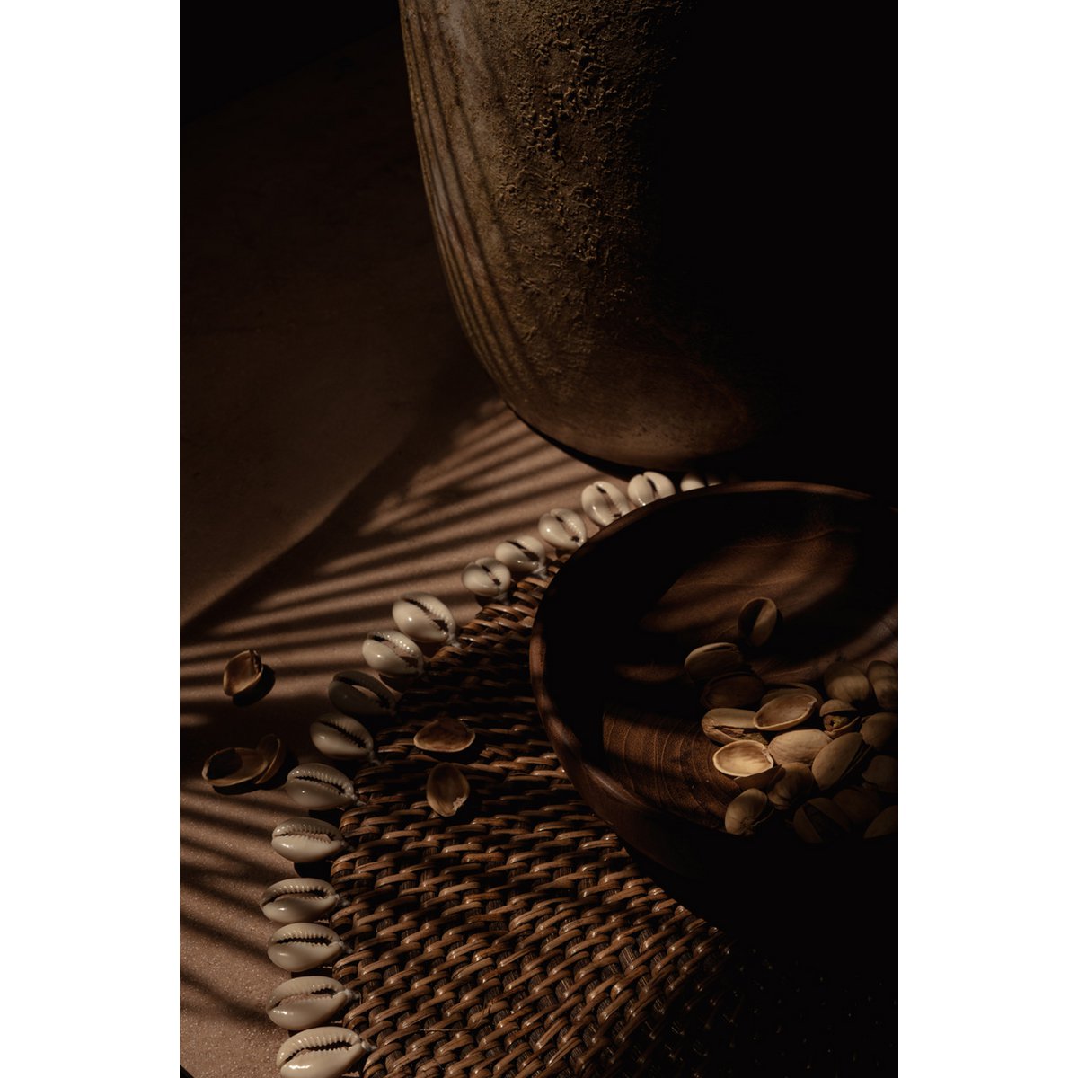 The Colonial Shell Placemat - Natural Brown