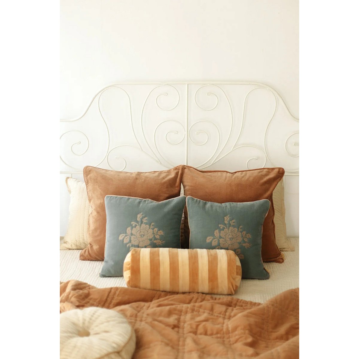 Kussenhoes | Camellia Teal Cross Stitch kussenhoes van Sanctuary Living