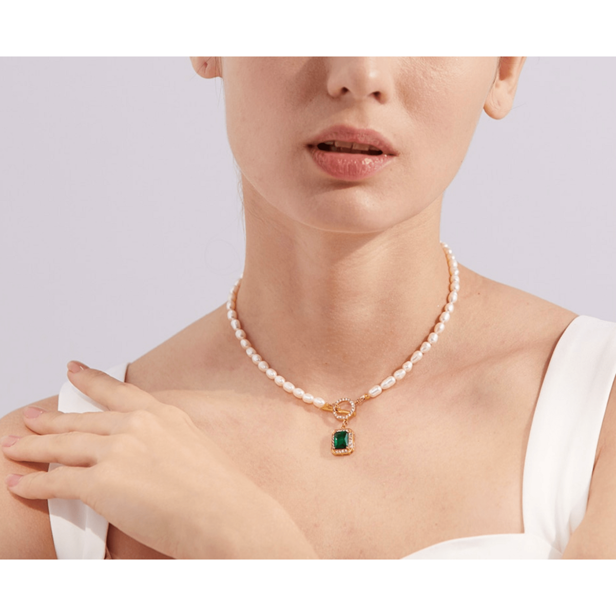 Jelena - Choker-Halskette mit quadratischem Anhänger und Saatperlen