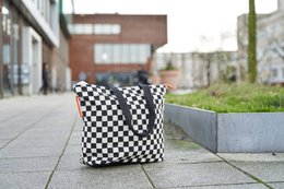 Duurzame Shopper Rich Black. Gemaakt van gerecycled bedlinnen