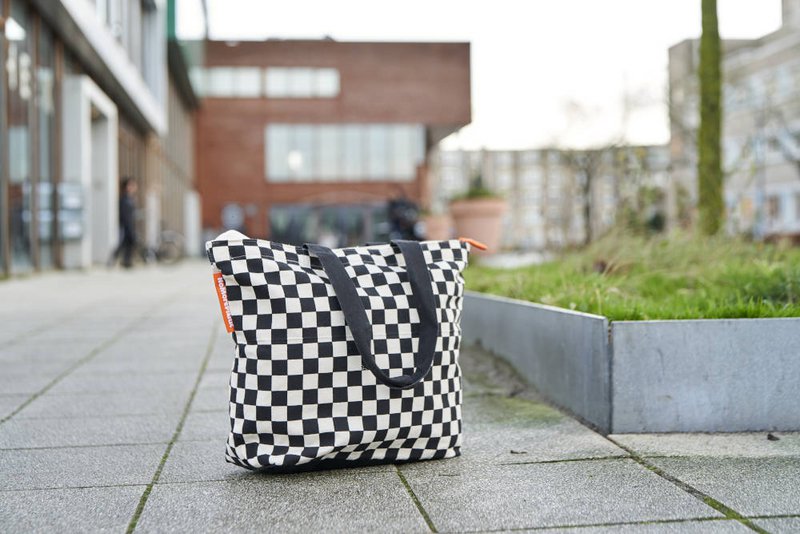 Duurzame Shopper Rich Black. Gemaakt van gerecycled bedlinnen