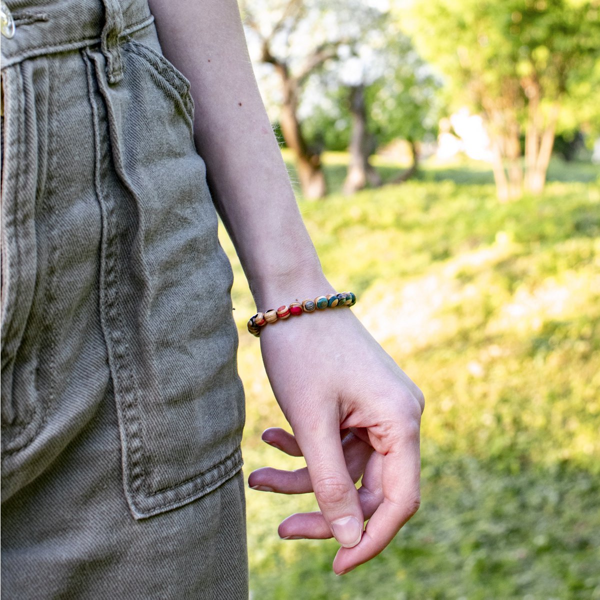 Recycled Skateboard bead bracelet - multicolor, unisex, 6mm beads, strechable