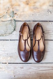  Leather ballerinas in chocolate brown color, available in sizes 34-42. Classic ballet flat style with t-strap design.